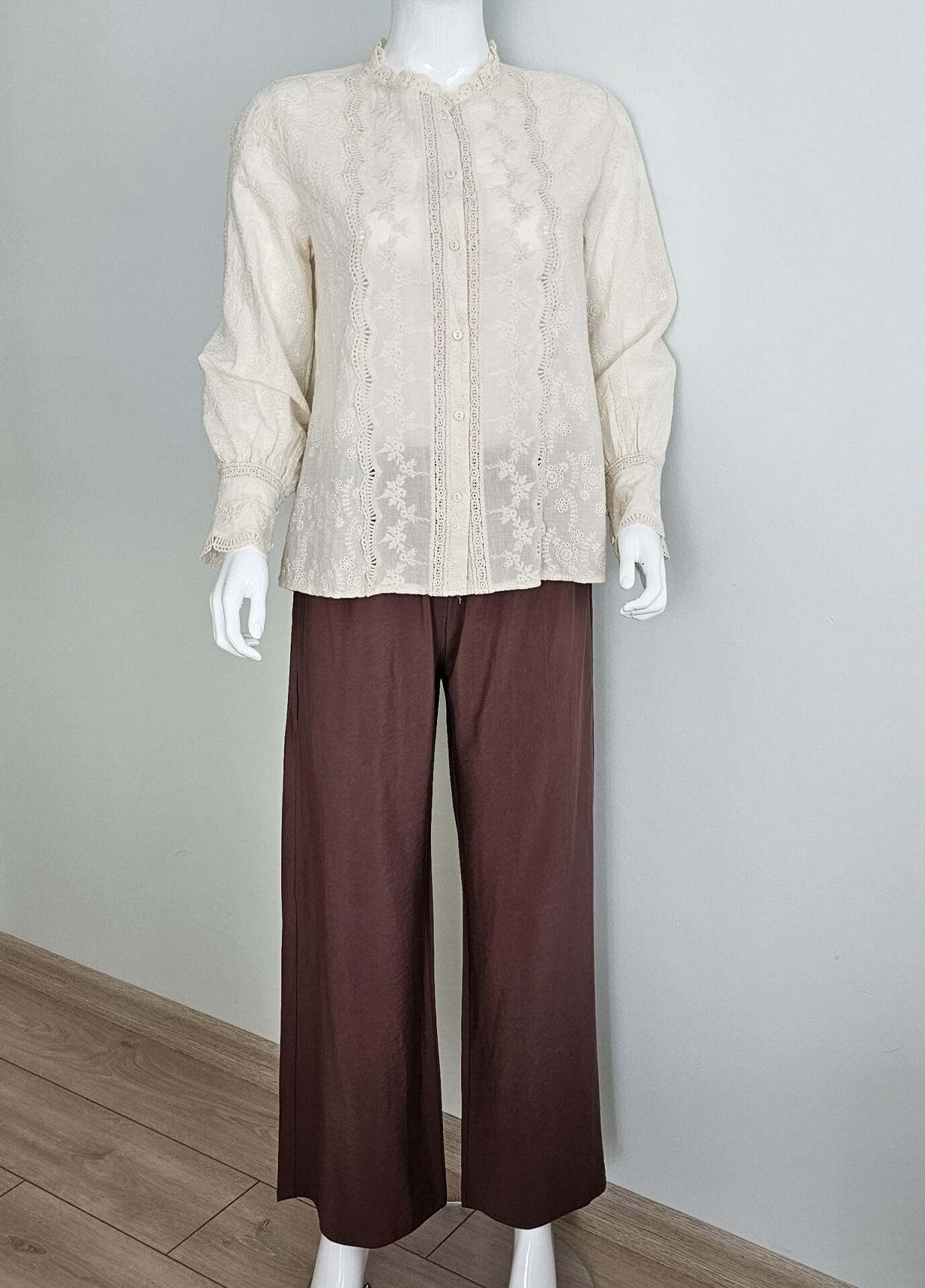 Nakışlı Krem Gömlek